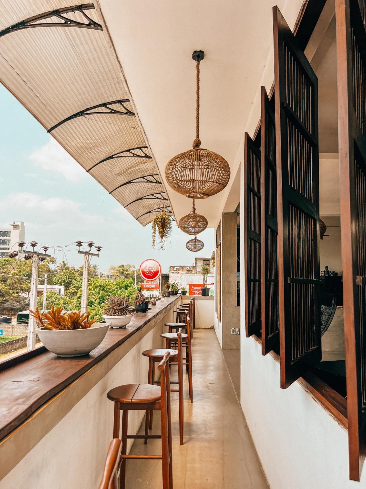 Yasis Surf Lodge Мирисса Экстерьер фото